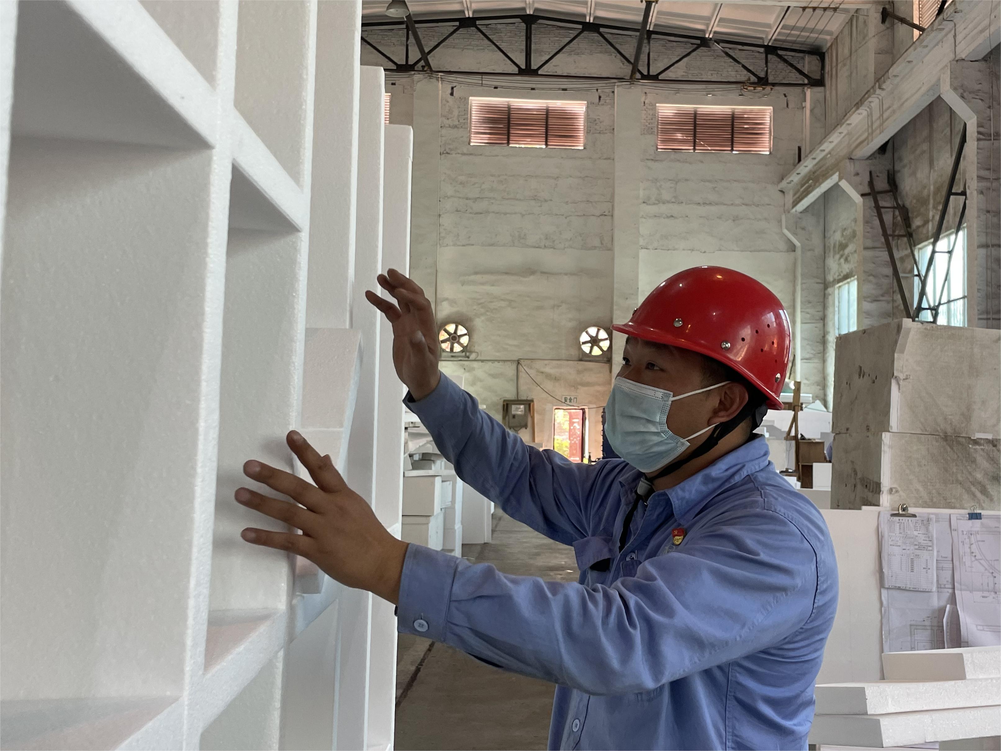 【身邊榜樣】雷建偉：扎根一線深耕耘，力行匠人“?！背霾?></div>
                    <div   id=